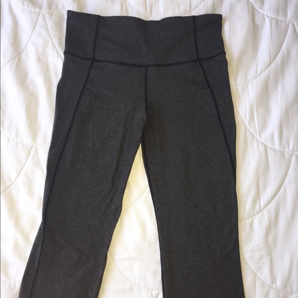 Lululemon gray cropped leggings